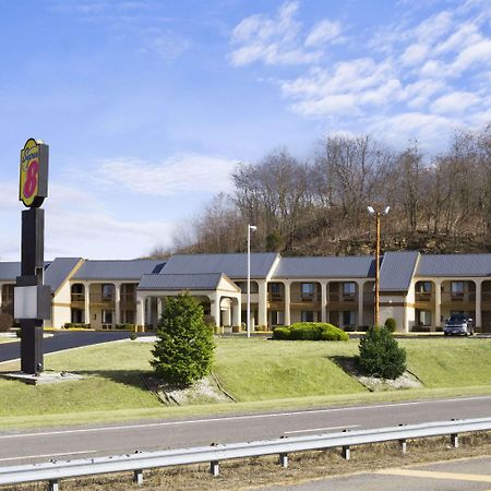 ซูเปอร์ 8 บาย วินด์แฮม ชิสเวล/แม็กซ์ เมดโดว์ แอเรีย Hotel Max Meadows ภายนอก รูปภาพ