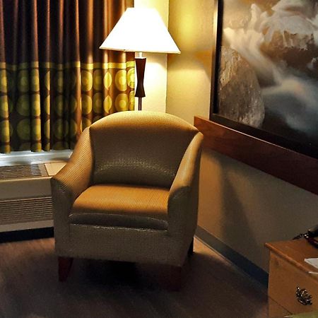 ซูเปอร์ 8 บาย วินด์แฮม ชิสเวล/แม็กซ์ เมดโดว์ แอเรีย Hotel Max Meadows ห้อง รูปภาพ