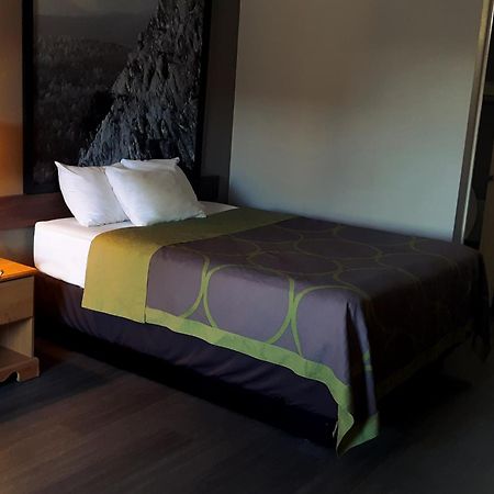 ซูเปอร์ 8 บาย วินด์แฮม ชิสเวล/แม็กซ์ เมดโดว์ แอเรีย Hotel Max Meadows ห้อง รูปภาพ