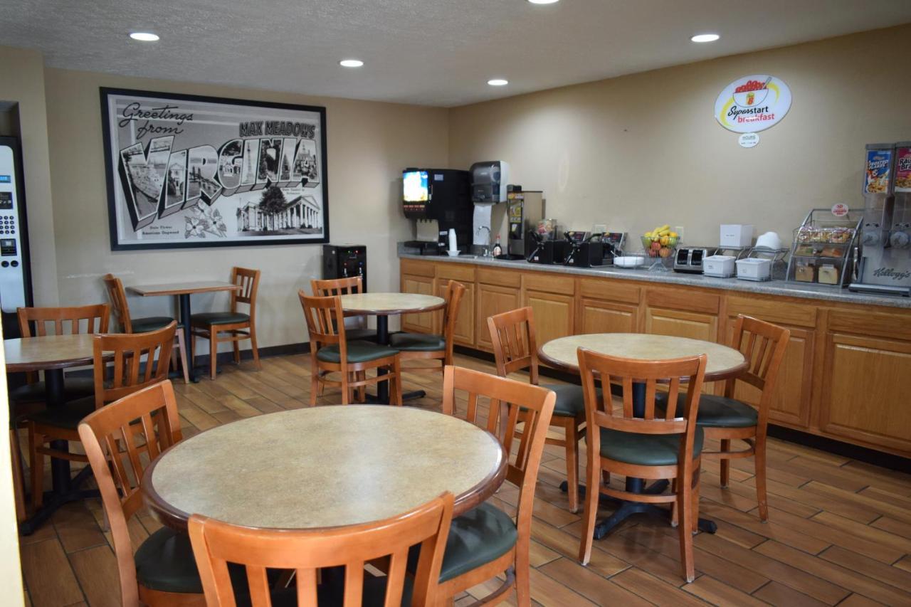 ซูเปอร์ 8 บาย วินด์แฮม ชิสเวล/แม็กซ์ เมดโดว์ แอเรีย Hotel Max Meadows ภายนอก รูปภาพ