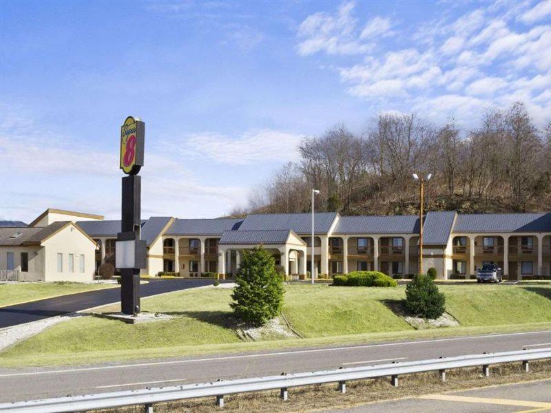 ซูเปอร์ 8 บาย วินด์แฮม ชิสเวล/แม็กซ์ เมดโดว์ แอเรีย Hotel Max Meadows ภายนอก รูปภาพ