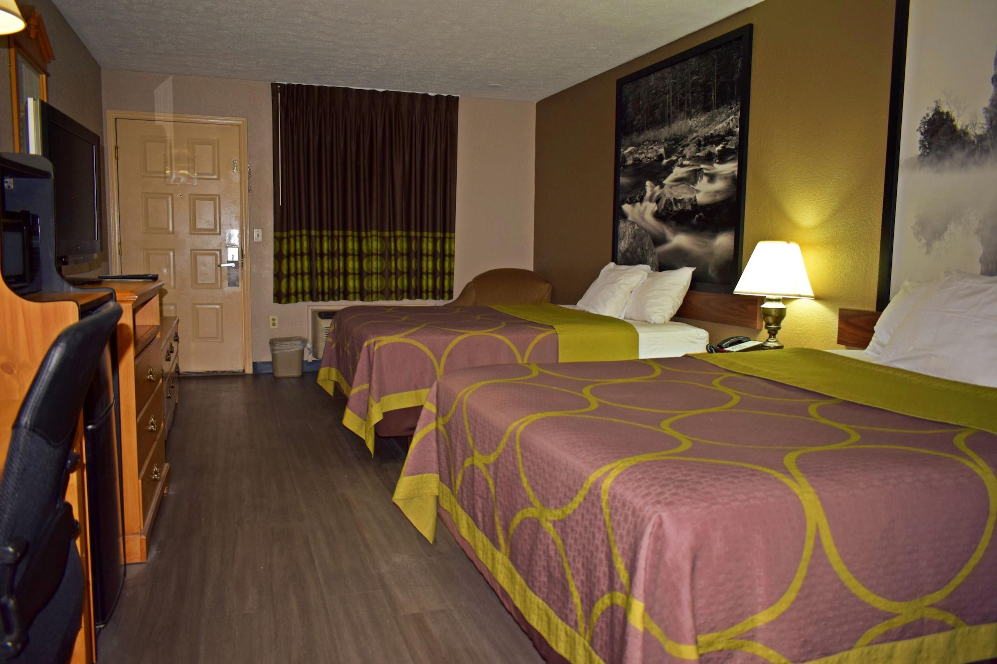 ซูเปอร์ 8 บาย วินด์แฮม ชิสเวล/แม็กซ์ เมดโดว์ แอเรีย Hotel Max Meadows ภายนอก รูปภาพ