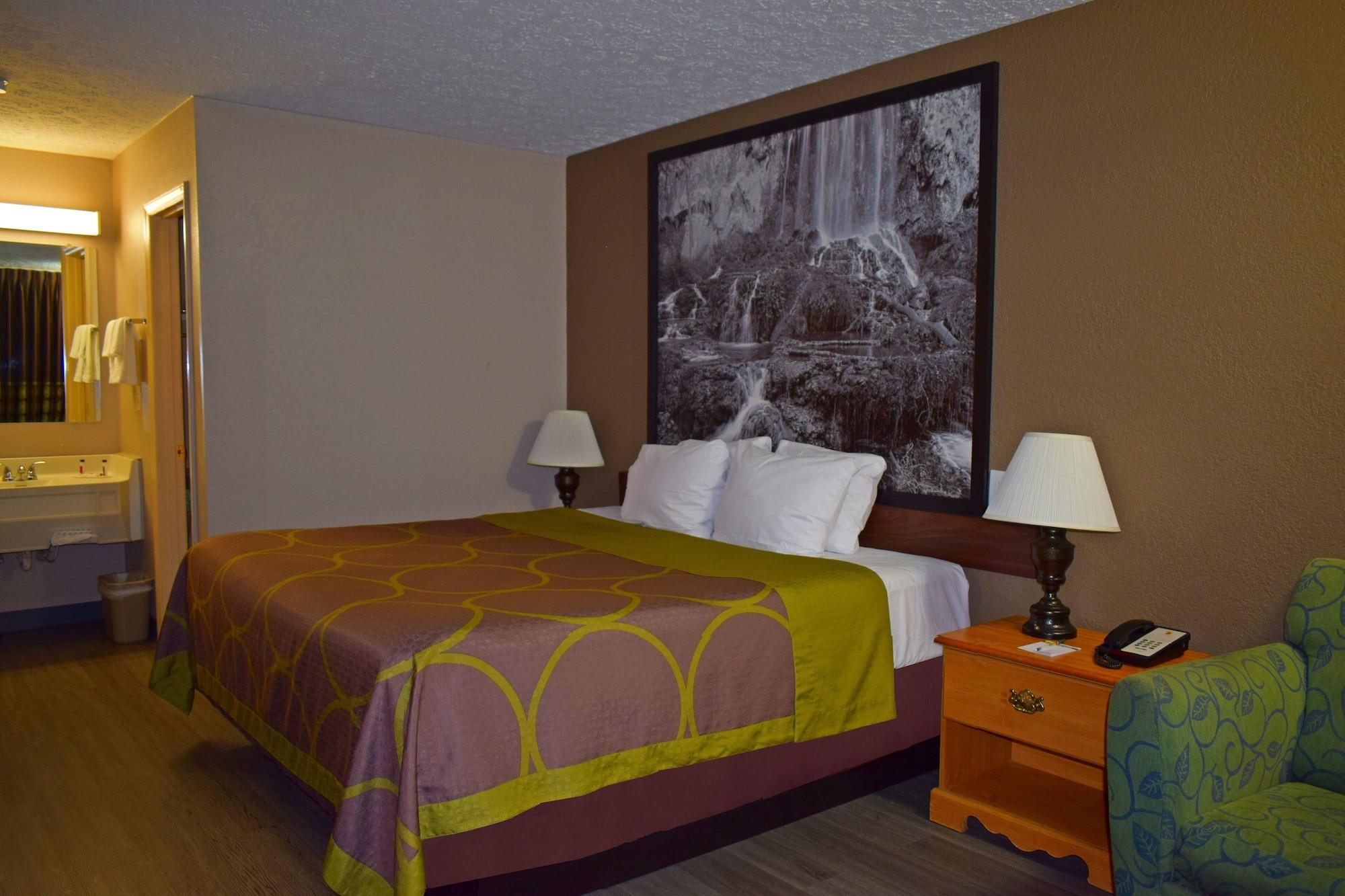 ซูเปอร์ 8 บาย วินด์แฮม ชิสเวล/แม็กซ์ เมดโดว์ แอเรีย Hotel Max Meadows ภายนอก รูปภาพ