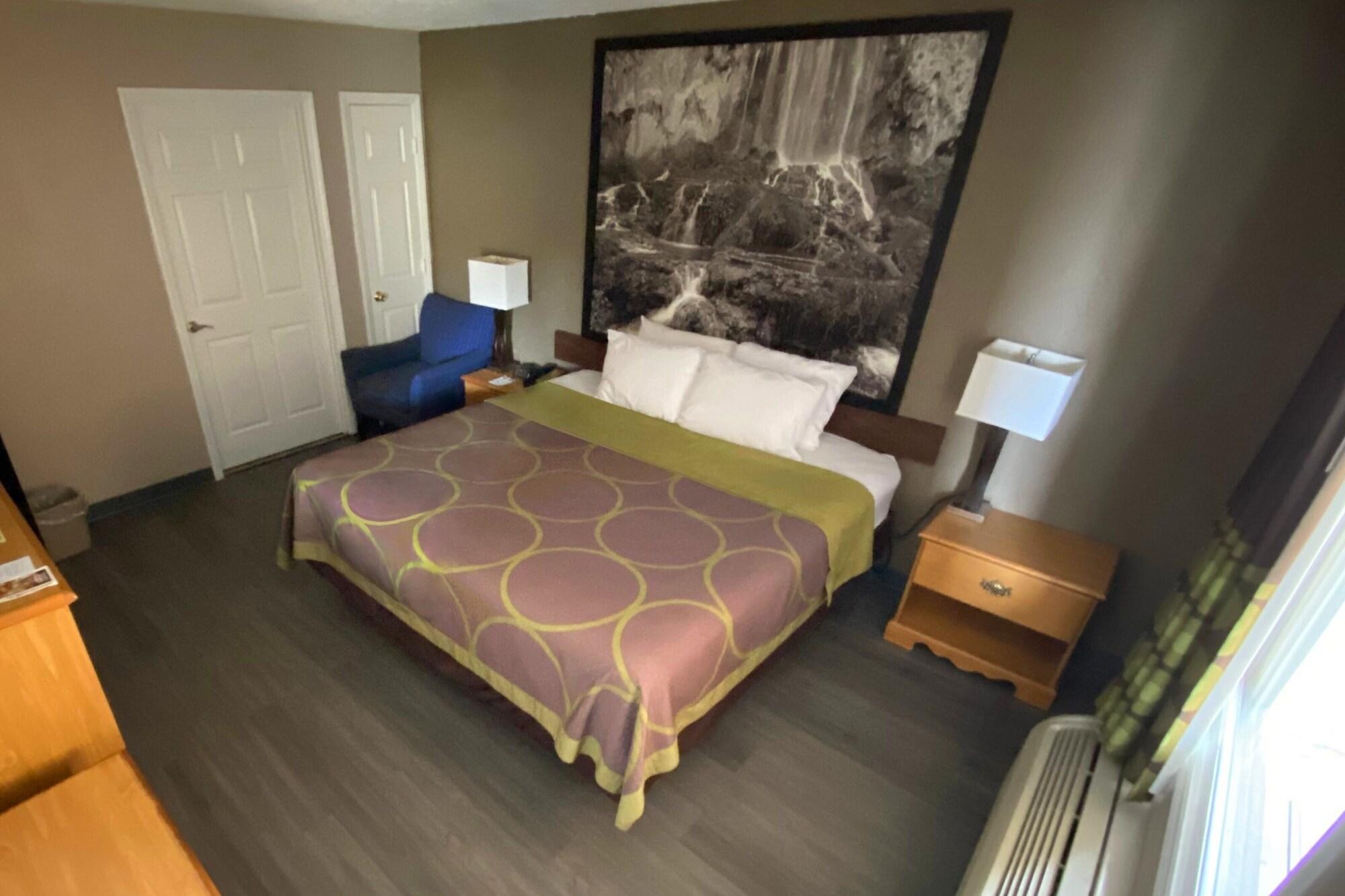 ซูเปอร์ 8 บาย วินด์แฮม ชิสเวล/แม็กซ์ เมดโดว์ แอเรีย Hotel Max Meadows ภายนอก รูปภาพ