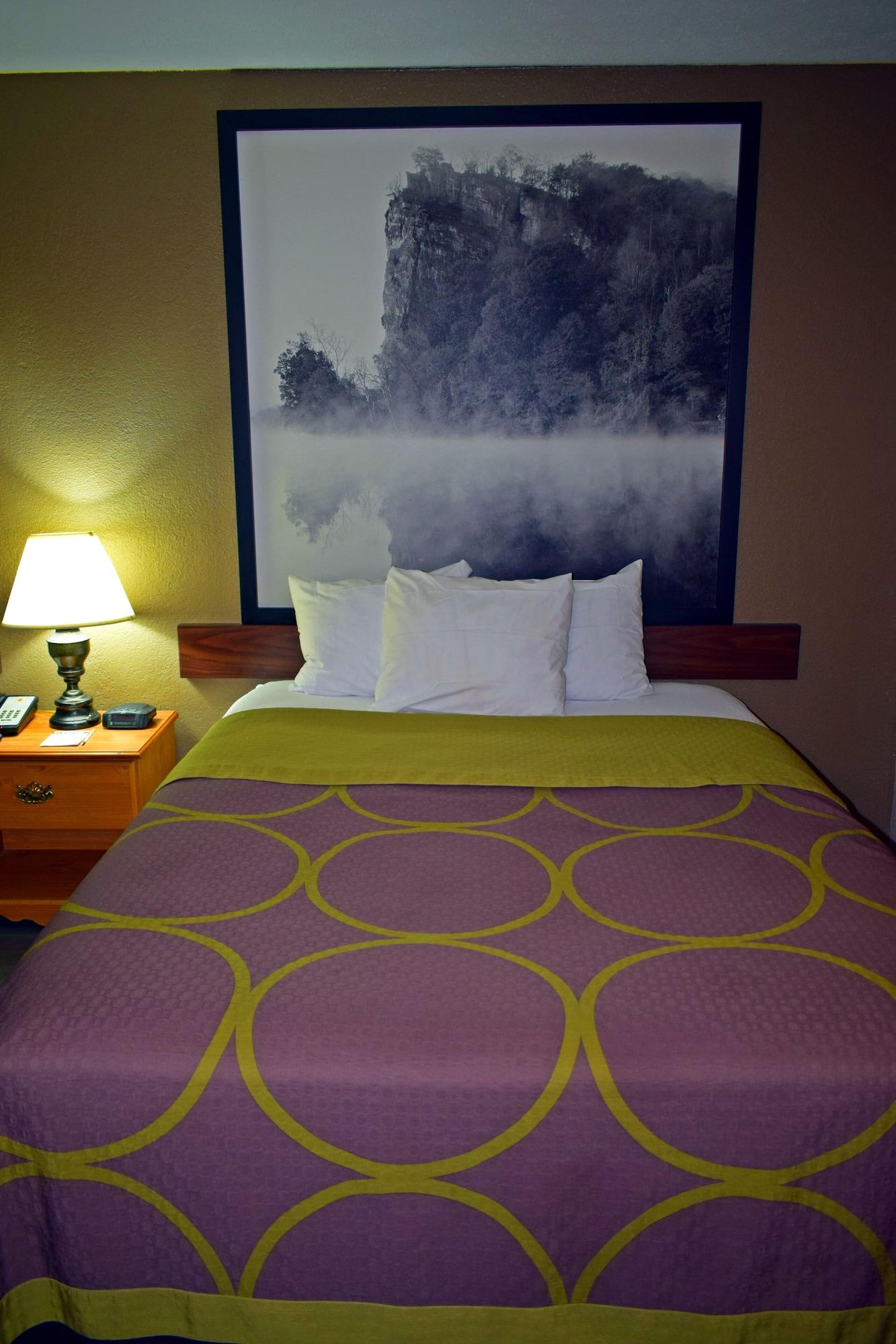 ซูเปอร์ 8 บาย วินด์แฮม ชิสเวล/แม็กซ์ เมดโดว์ แอเรีย Hotel Max Meadows ภายนอก รูปภาพ