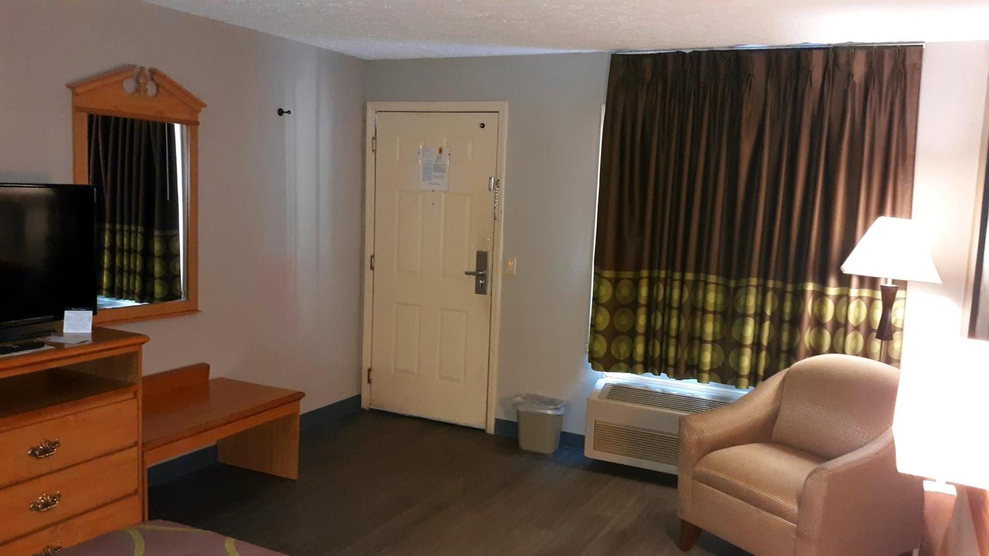ซูเปอร์ 8 บาย วินด์แฮม ชิสเวล/แม็กซ์ เมดโดว์ แอเรีย Hotel Max Meadows ห้อง รูปภาพ