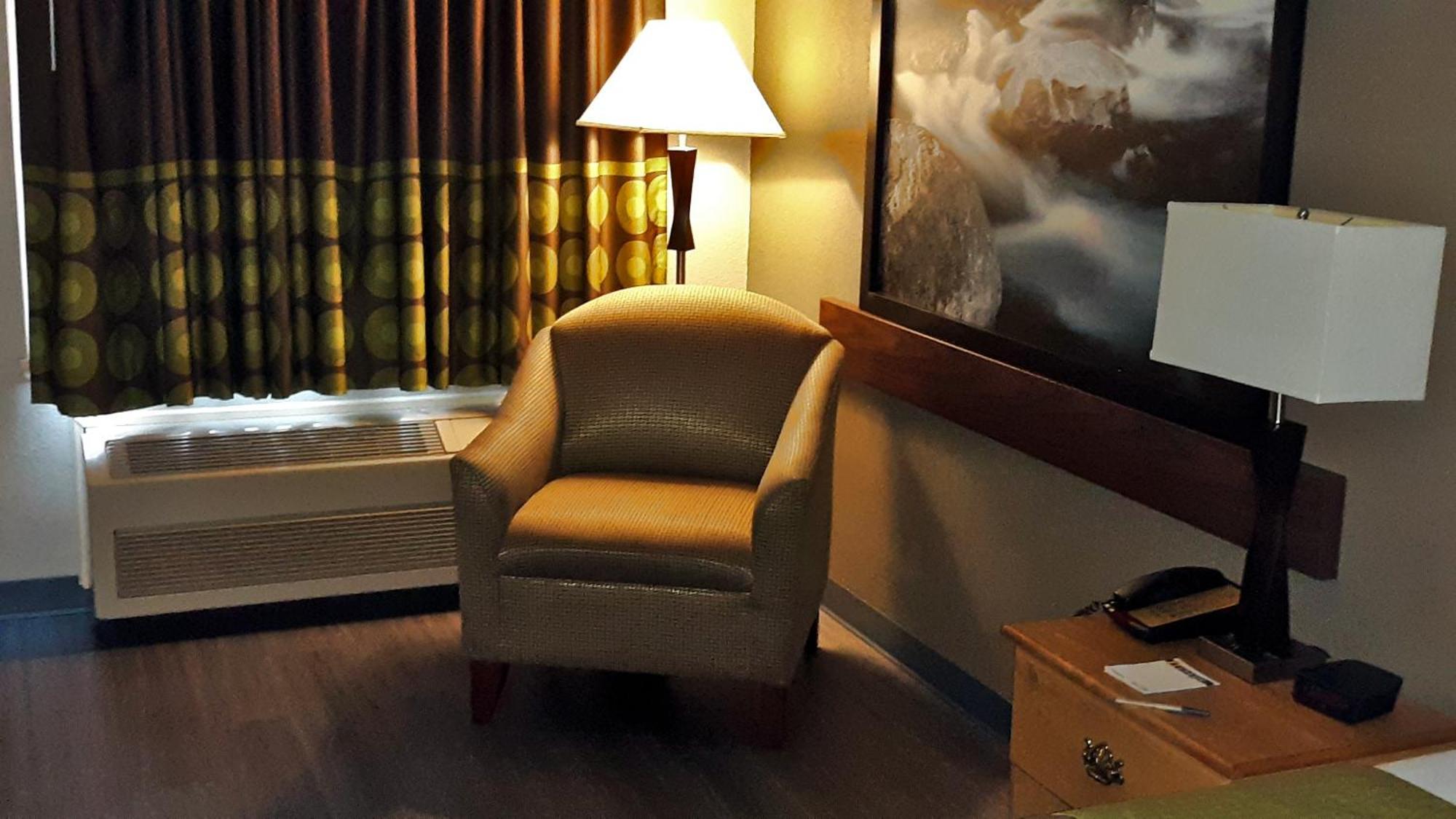 ซูเปอร์ 8 บาย วินด์แฮม ชิสเวล/แม็กซ์ เมดโดว์ แอเรีย Hotel Max Meadows ห้อง รูปภาพ