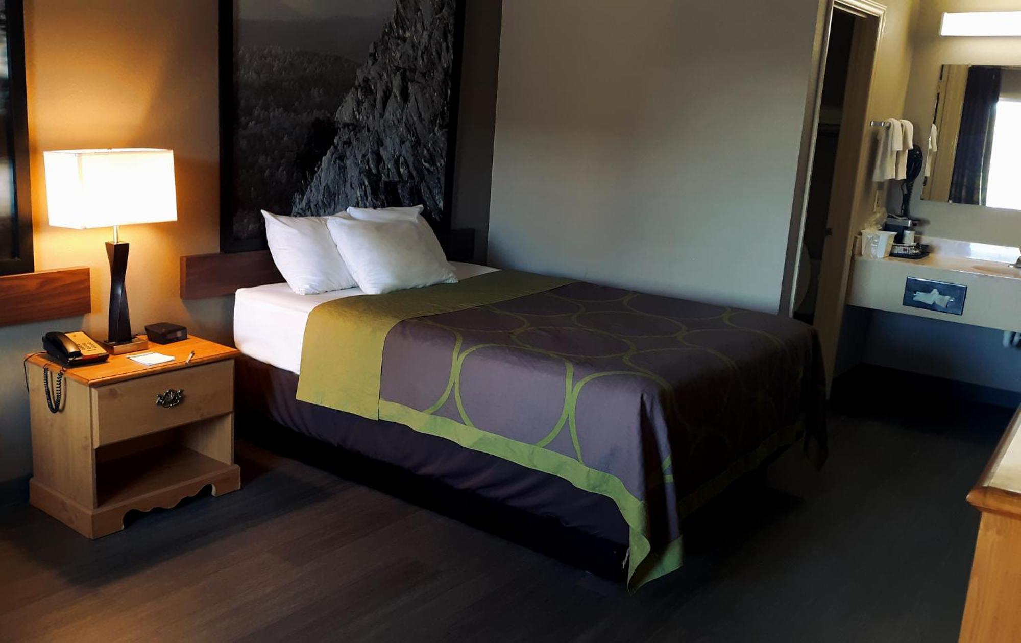 ซูเปอร์ 8 บาย วินด์แฮม ชิสเวล/แม็กซ์ เมดโดว์ แอเรีย Hotel Max Meadows ห้อง รูปภาพ